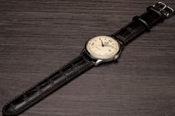 Orient 40.5mm watch, detail view 3