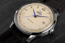 Orient 40.5mm watch, detail view 2